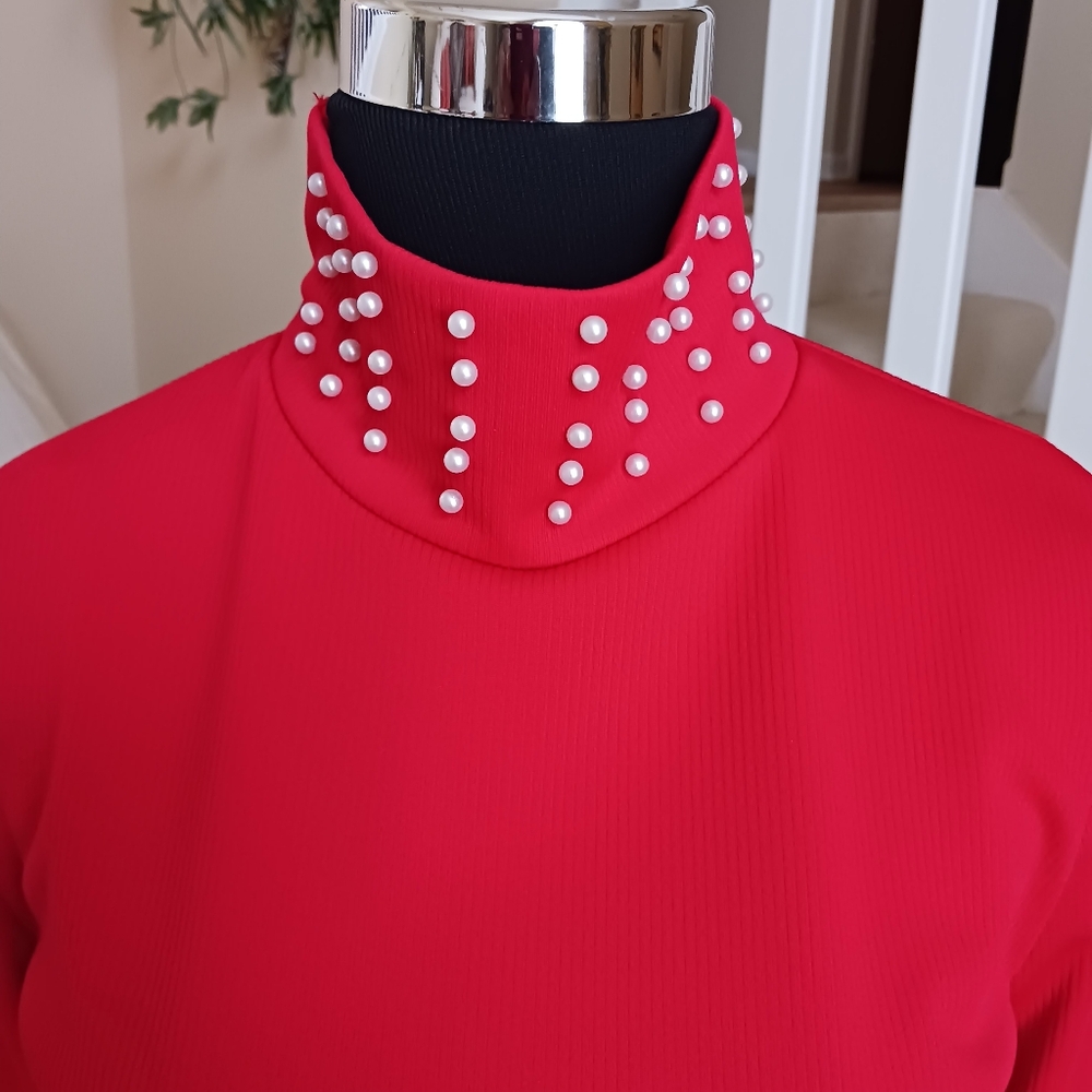 💋💋Red Turtleneck Top with Faux Pearl Collar and Cuffs NWOT *See Measurement* - Picture 8 of 14